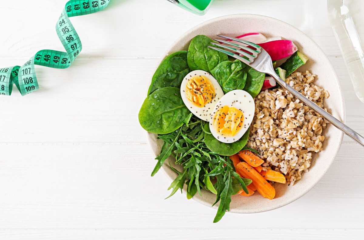 A plate of a well-balanced meal and a measuring tape to symbolize proper nutrition and healthy diet. | Bahama Bay Resort.